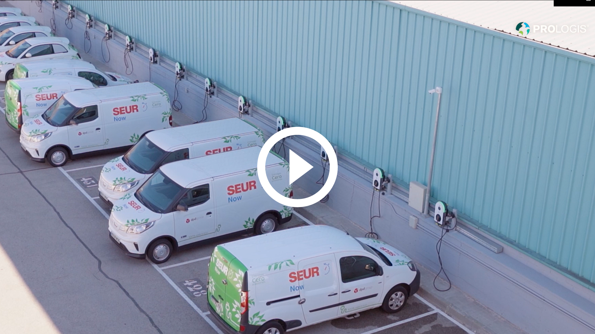 Flota española de furgonetas eléctricas conectada en un depósito